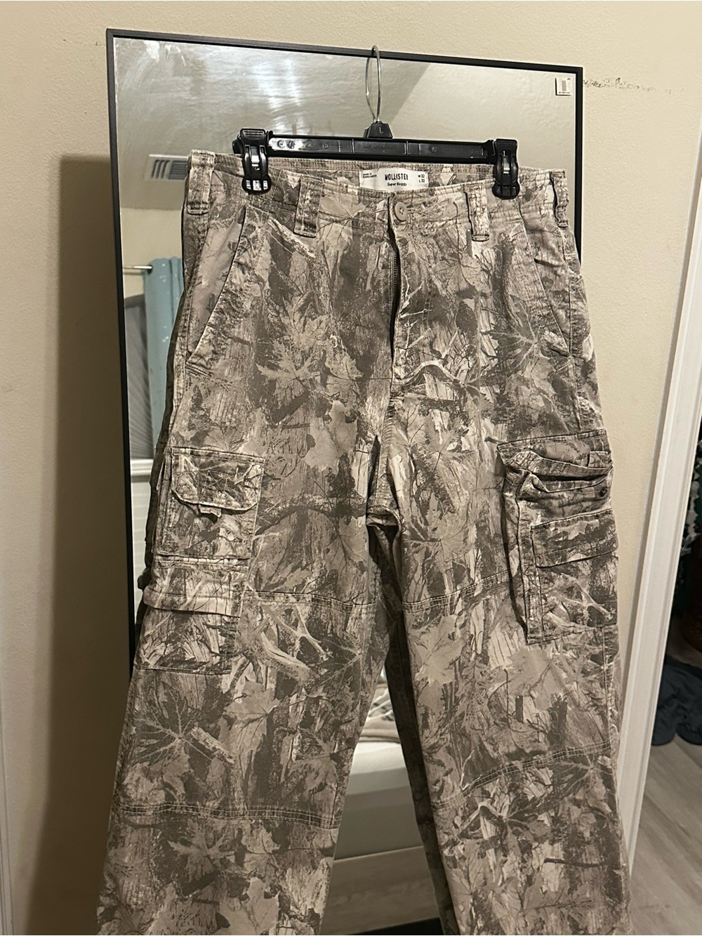 Hollister Men's Cargo Pants in Stone Camo